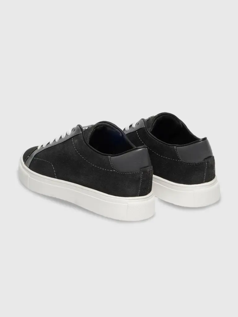 ebbaa159-ba14-4842-9dc1-20ebf63e63bd1717414570878ZEESHMenLeatherSneakers2.webp