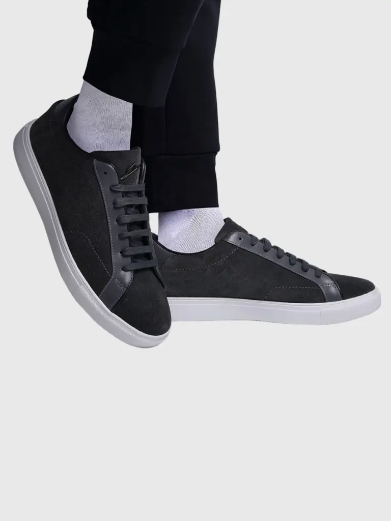 d2c9050f-0b55-4485-a5d7-d8e37d2aaa3b1717414570998ZEESHMenLeatherSneakers7.webp