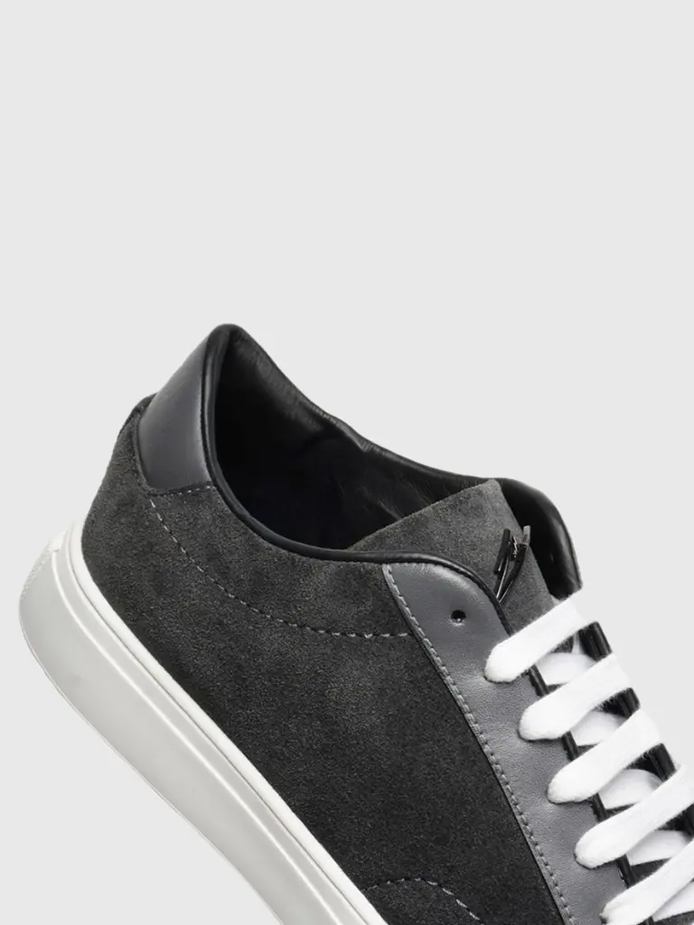 26c2455a-20d9-4609-9e8a-4f254839a7f11717414570949ZEESHMenLeatherSneakers5.webp