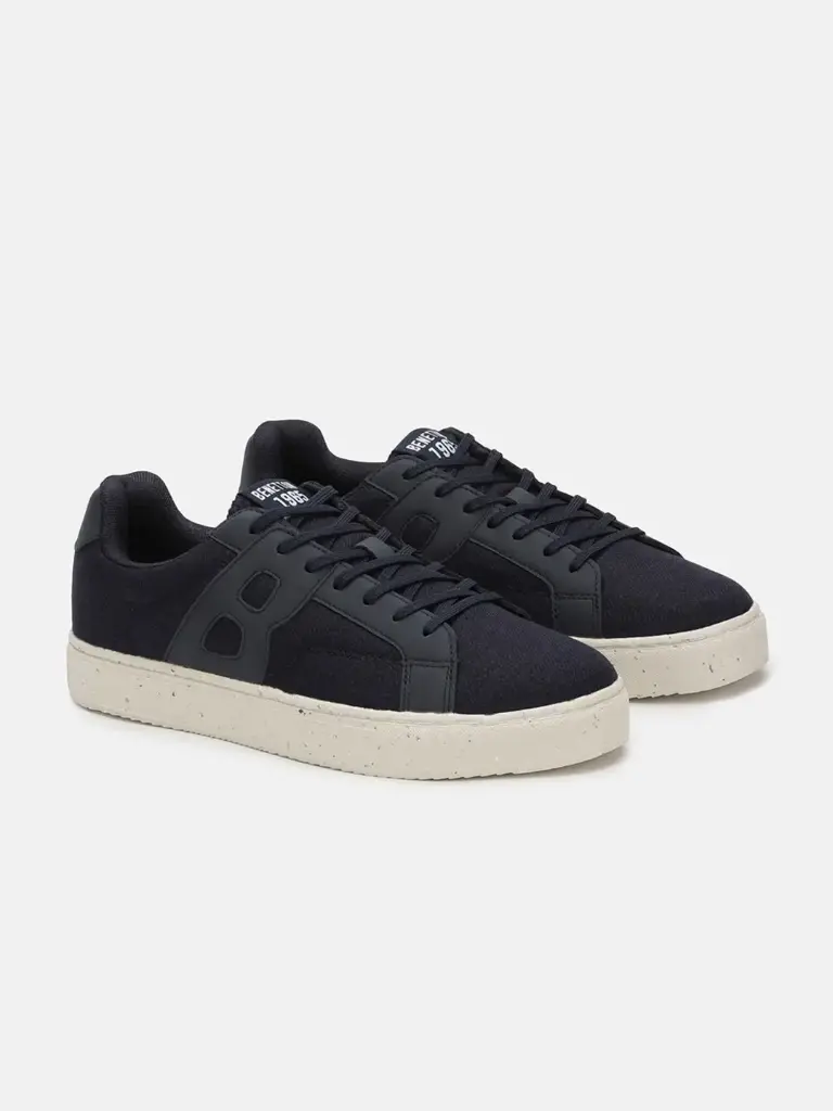 Men Contrast Sole Lightweight Sneakers