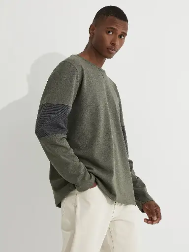 Men Solid Sweatshirt