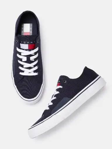 Men Solid Skate Canvas Sneakers