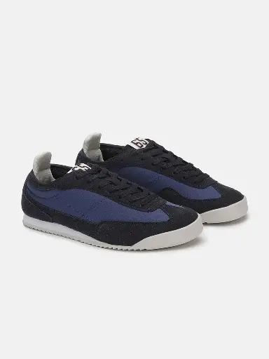 Men Colourblocked Lightweight Comfort Insole Sneakers