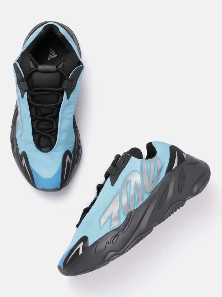 Men 700 Mnvn Sneakers